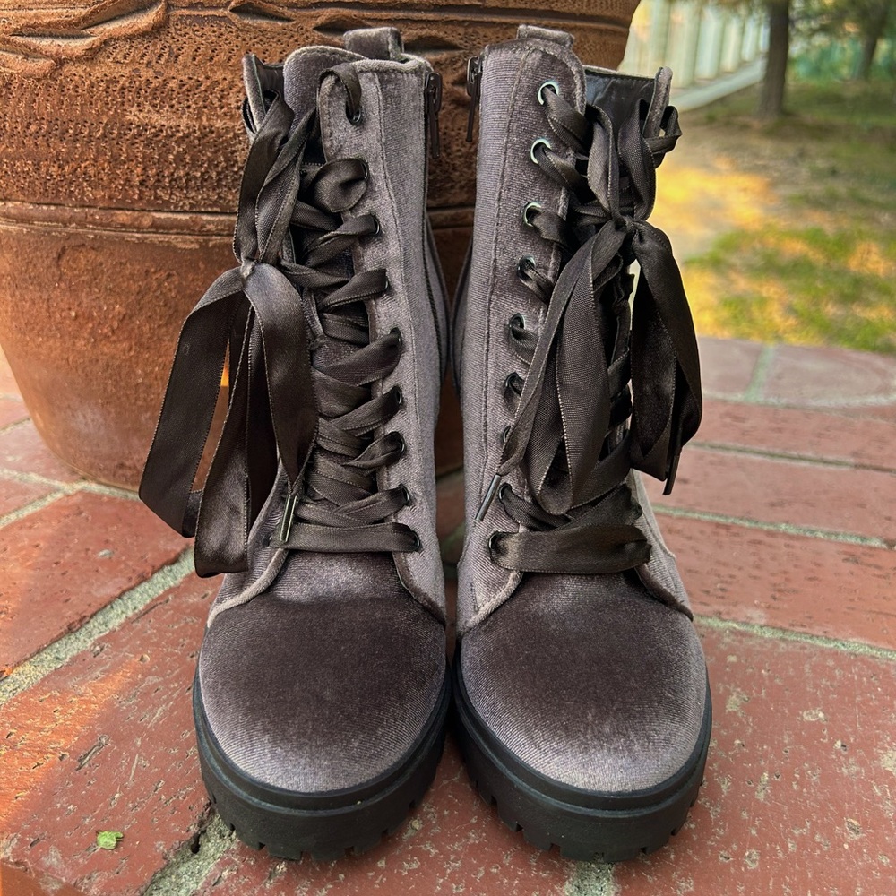 Steve Madden Laurie velour heeled booties